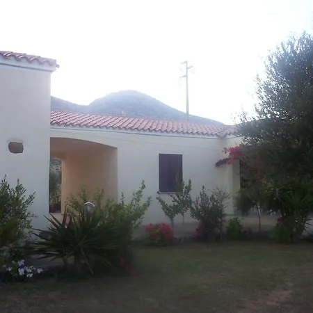 Casa de Férias La Dimora Del Carrubo Orosei